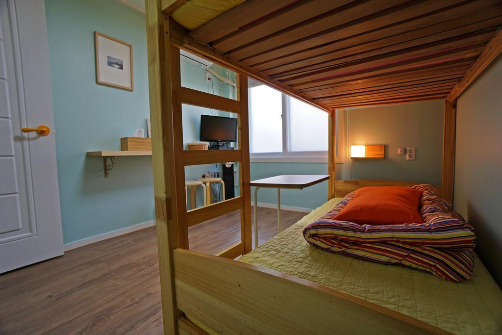 710 Guesthouse Yellow Busan Rum bild