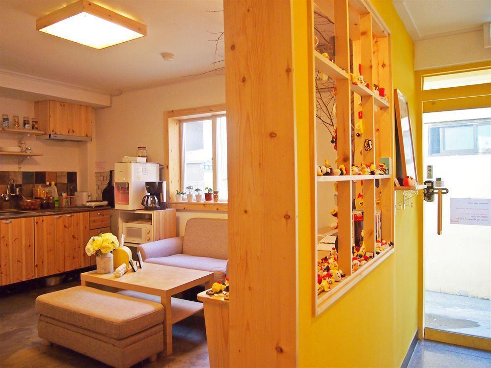 710 Guesthouse Yellow Busan Exteriör bild