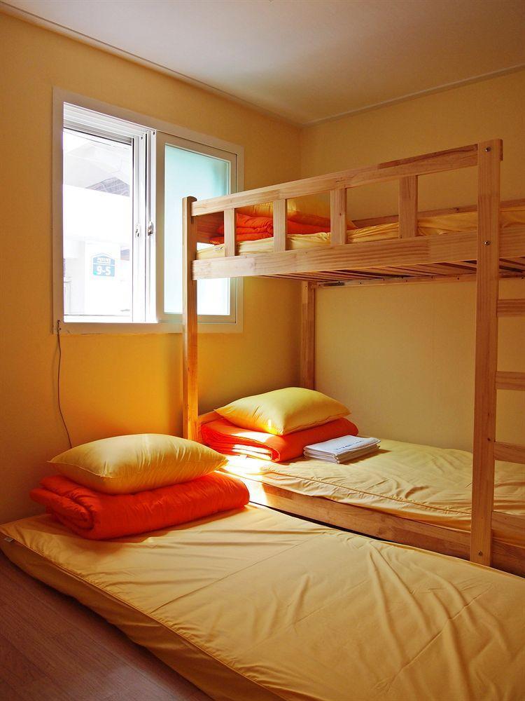 710 Guesthouse Yellow Busan Exteriör bild