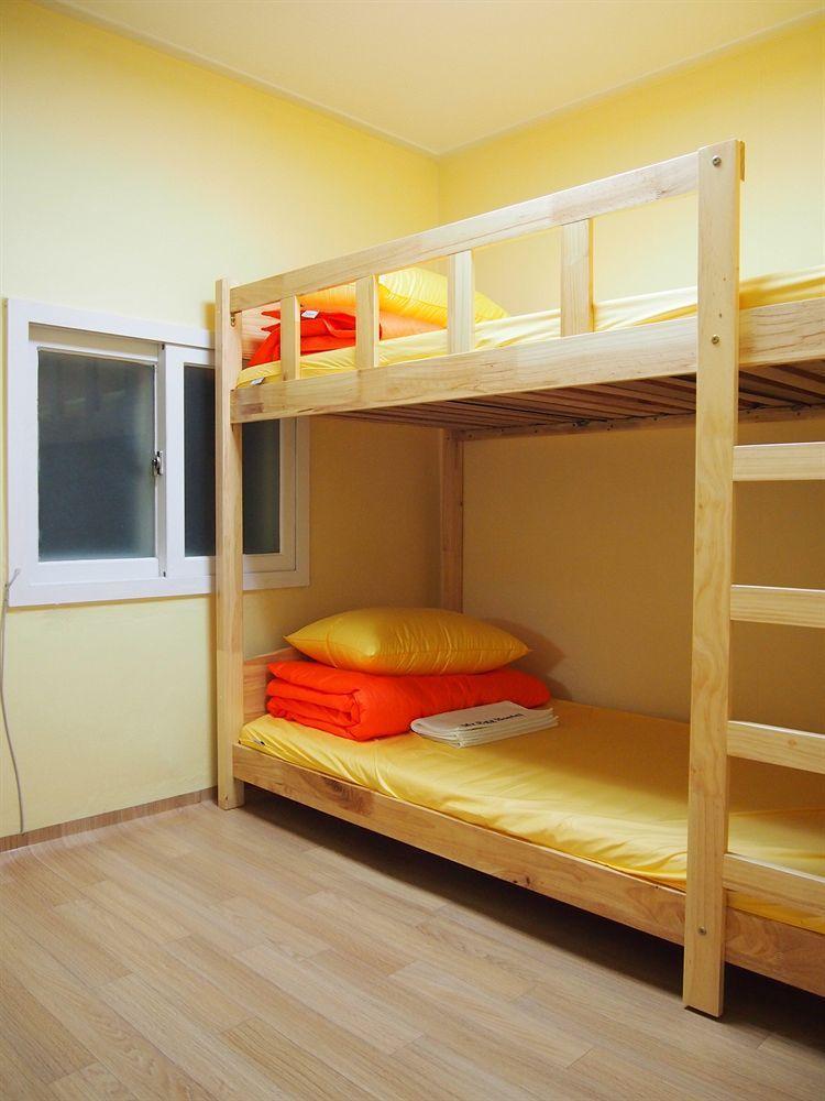 710 Guesthouse Yellow Busan Exteriör bild