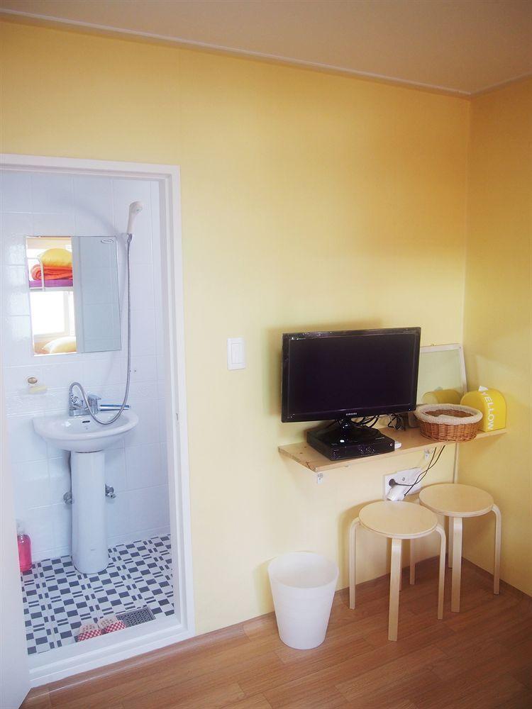 710 Guesthouse Yellow Busan Exteriör bild