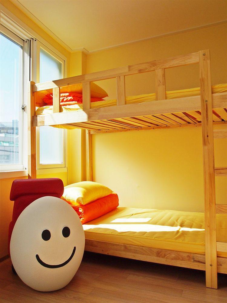 710 Guesthouse Yellow Busan Exteriör bild